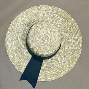 NWT Venetian-style wide-brim straw sunhat